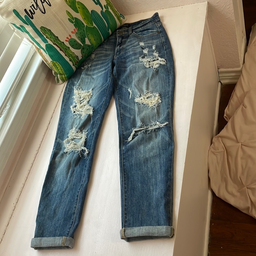 Boyfriend style distressed jeans size 25 judy blue